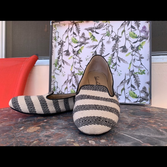 Women’s Flats - Picture 4 of 4